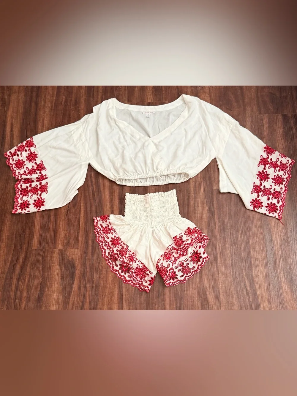 Winston White Red Floral Embroidered 2-Piece Set - Size: Small